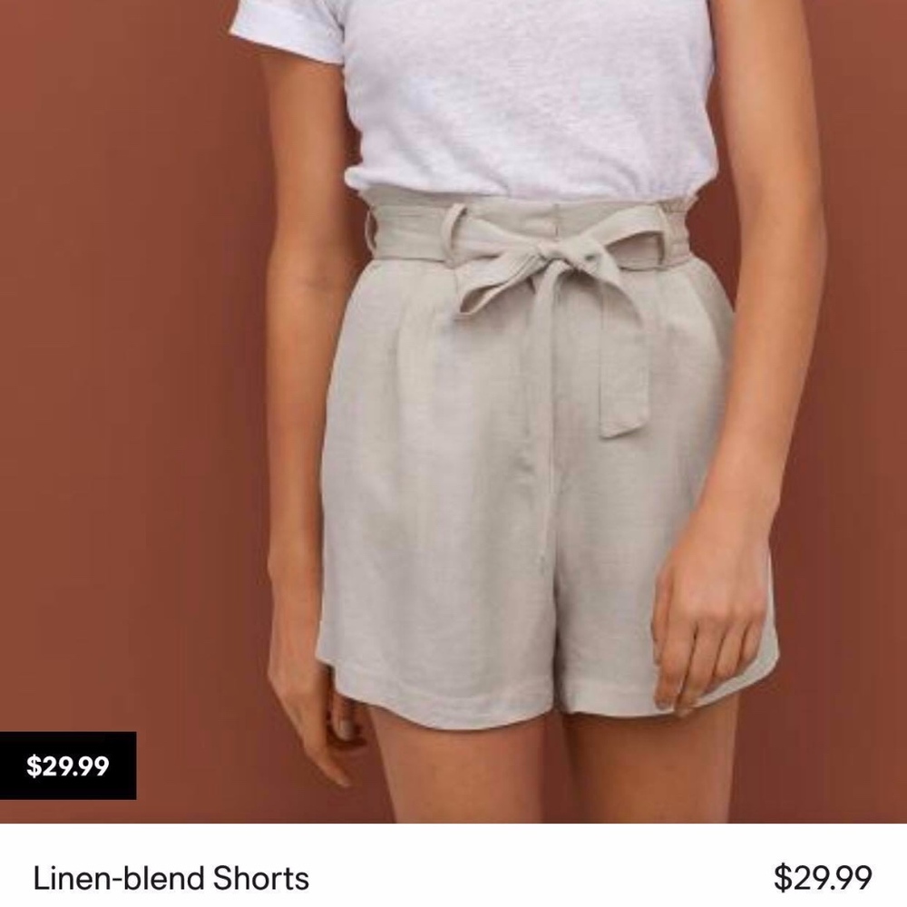 Linen blend shorts in beige NWT!